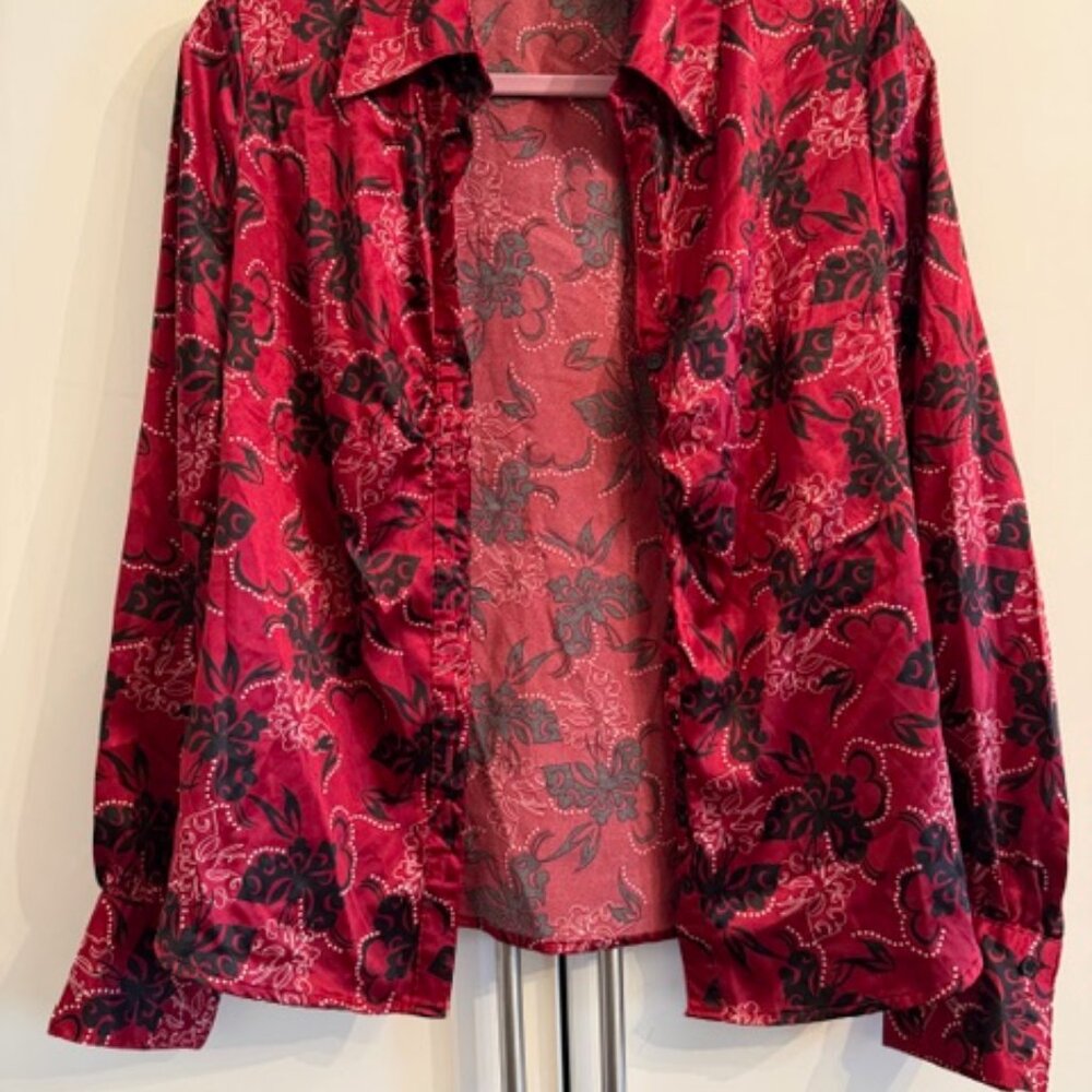 [2 f 29] Apartment 9 Satin blouse, red, floral designs, size M  8, shiny